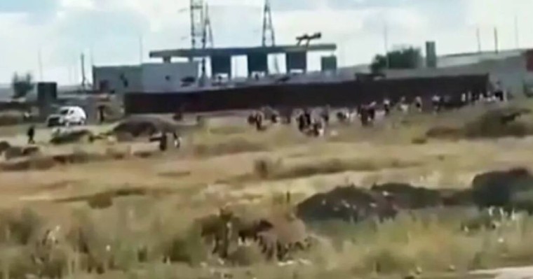 Теміртауда алды-артына қарамай қашқан той қонақтары видеоға түсіп қалды