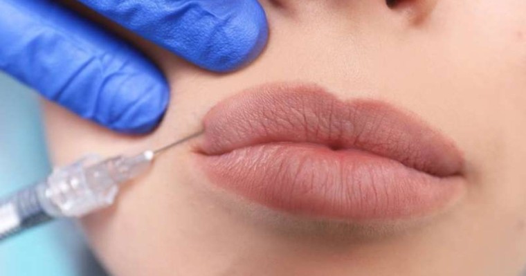 "Бұлай ешқашан қорықпағанмын": Ернін ұлғайтқысы келген әйел жансақтау бөлімінен бір-ақ шықты