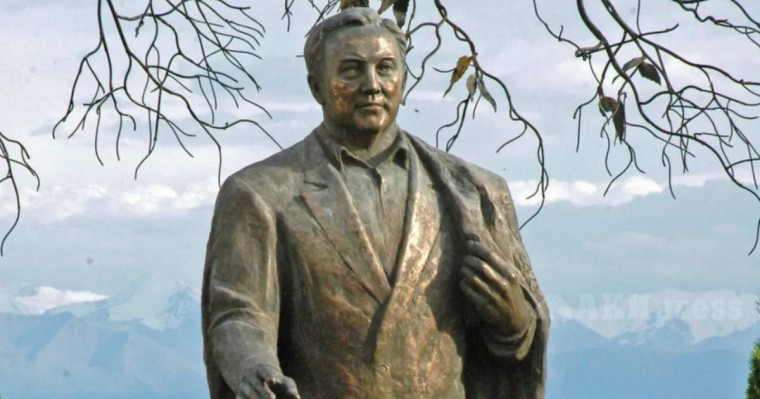 Ыстықкөлдегі «Рух Ордо» мәдени орталығынан Назарбаевтың ескерткіші алынып тасталды