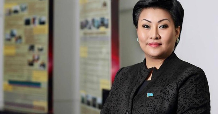 «Назарбаевтың атын Ата заңға енгізу қажет» - депутат Хаменова