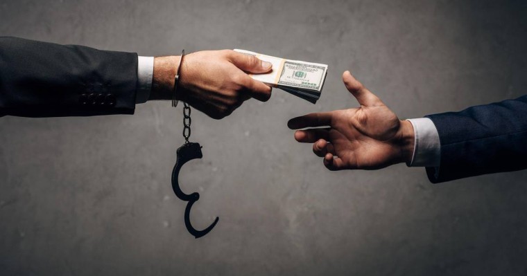 Қазақстандық шенеуніктер 37 мектеп салатын ақшаны жеп қойған