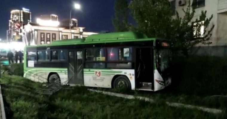 "Шымкентте автобус алты адамды қағып кеткен оқиға": Жүргізуші бес жылға бас бостандығынан айырылды