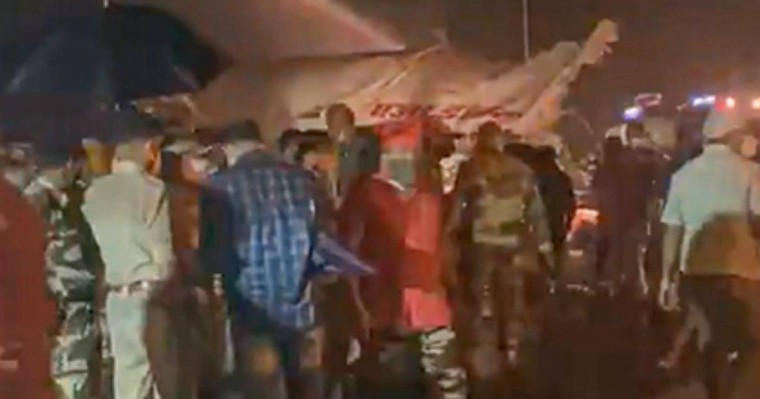 Үндістанда 191 жолаушысы бар ұшақ апатқа ұшырады (видео)