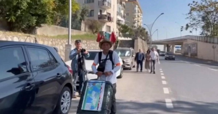 73 жастағы қазақстандық зейнеткер Түркияға жаяу жеткен