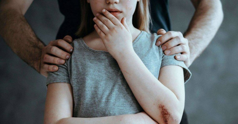 Нұр-Сұлтанда ер адам кешкі серуеннен үйіне кіріп бара жатқан мүгедек қызды зорлаған