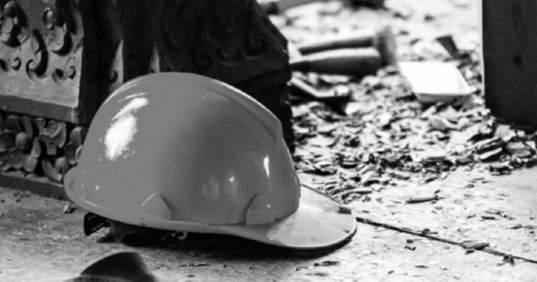 Біреуі қаза тапты: Астанада бір топ жұмысшы 9-қабаттан құлап кеткен