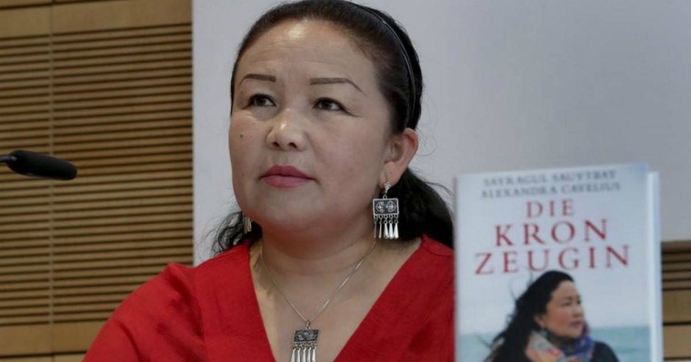 "Балам қазақша сөйлегені үшін қытайлықтар аузын желімдеп тастады": Сайрагүл Сауытбай көрген қорлықтары жайлы кітап жазып шығарды