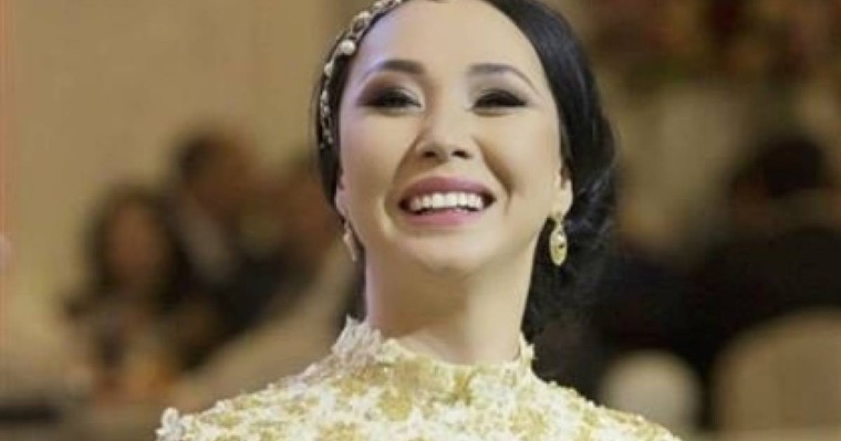 «Бірге жыладық, бірге көрдік»: Әнші Қарақат кенже қызына ерекше хат арнады