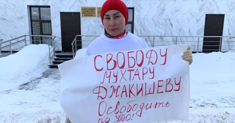 Белсенді бас прокуратура алдында Жәкішевті босатуды талап етті