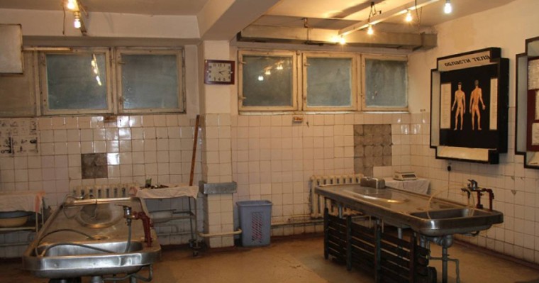 "Денең түршігеді": Ковидтен қайтыс болғандарды сойып тексеретін дәрігер дабыл қақты