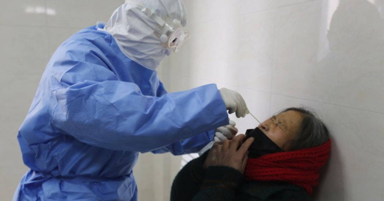 Қытай билігі коронавирусты жұқтырғандар саны күрт артқанын хабарлады