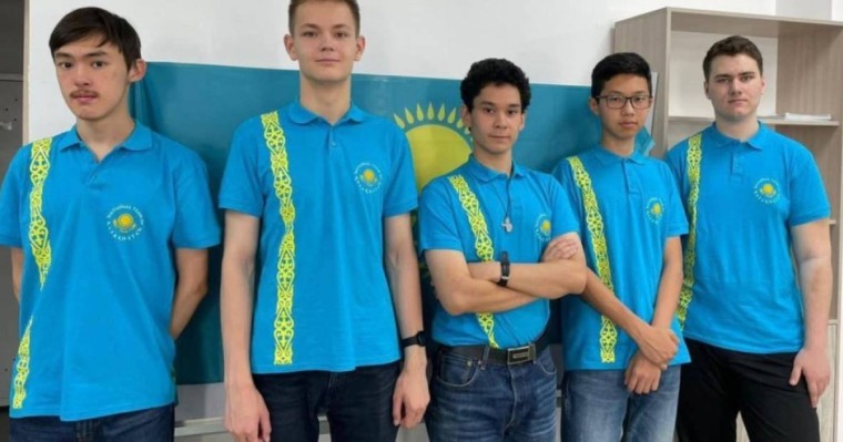 Асхат Аймағамбетов Ұлттық құраманы құттықтады