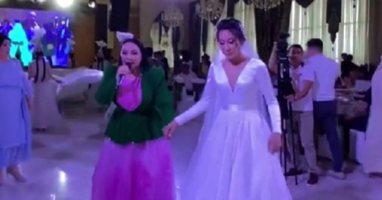 "Бірнеше күйеуге шыққан әйел": Халық Алтынай Жорабаеваның қыз ұзатуына қарсы