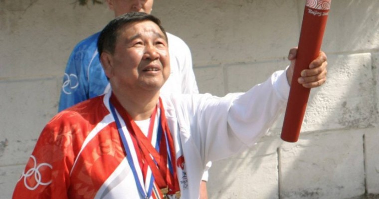 "Қонаев көндірді". Жақсылық Үшкемпіров спорттан неге кетпек болған?