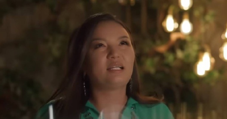 "Тагы да бырдене дедын": "Ұйқым келмейді" әнінің сөзі көптің ашуын тудырды