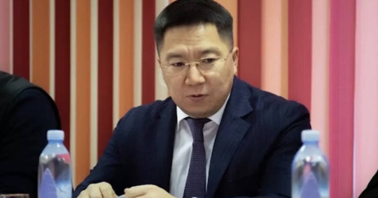 Астанада 1 миллиард теңге жымқырды деген күдікпен ұсталған Болат Мажағұловтың соты басталды