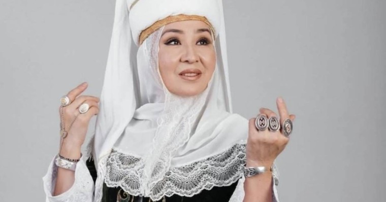 “Ұзатылған қызды өлген қызға ұқсатады” - әнші сынның астында қалды