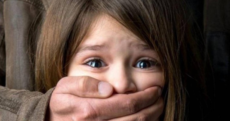 Павлодарда 16 жастағы жасөспірім көрші қыздарды зорлаған