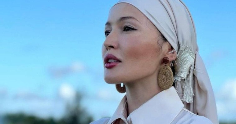 Қартайыпсыз: Кәмшат Жолдыбаева киініп шықты