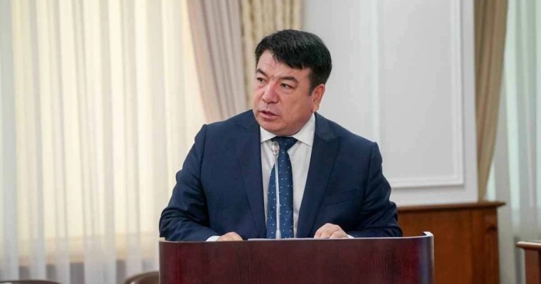 Мектепте жаңа жылда ақша жинап, мерекелік шара ұйымдастыруға бола ма – Оқу-ағарту министрі жауап берді