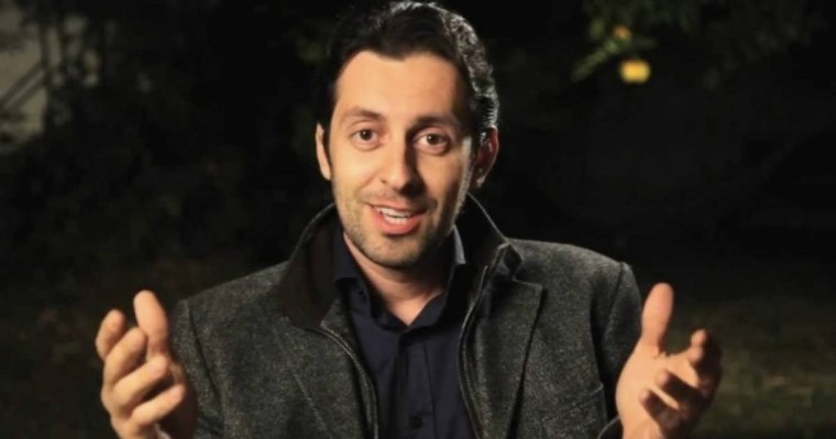 «Мүшесін кесіп, Өзбекстанға жібересіздер ме?». Америкалық комик қазақтарды жылқы жегені үшін мазақ қылды