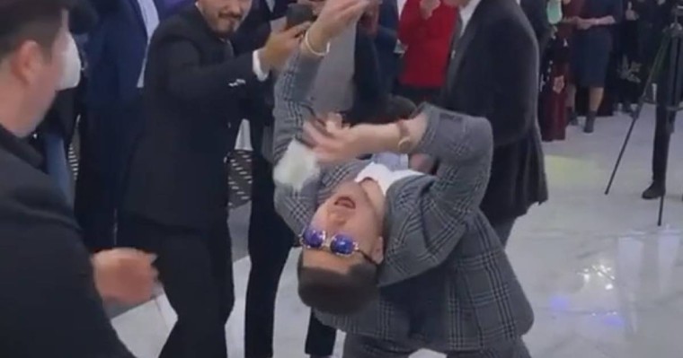 Беташарда шалқайып ақша салған Әбдіжаппар Әлқожа сынға қалды