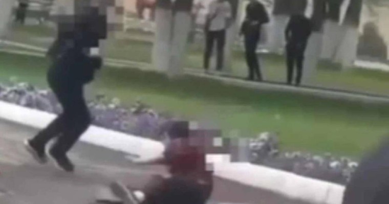 Қарағандыда колледж студенттерінің пышақтасқан сәті видеоға түсіп қалды (видео)