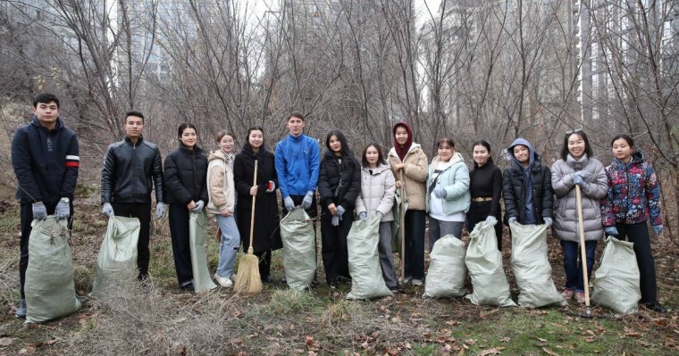 Алматыда қыстың алдында Баум тоғайы тазартылды