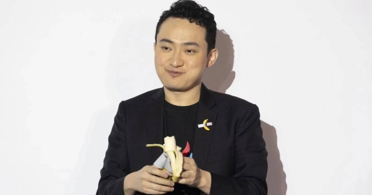 Миллиардер аукционда 6,2 млн долларға сатылған бананды жеп қойды