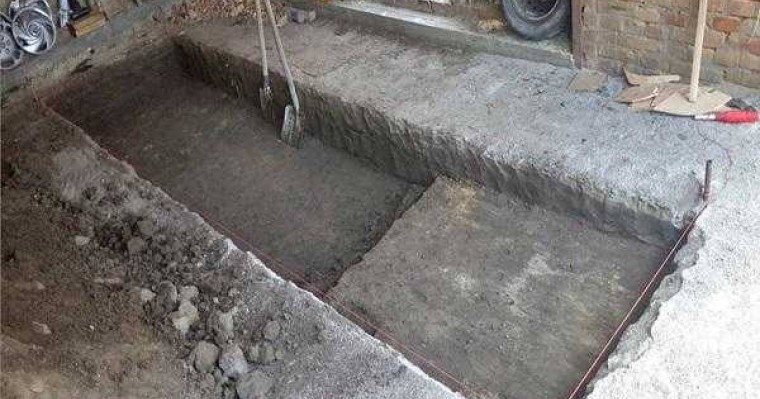 Күйеуін өлтірген әйел денесін құдыққа лақтырып, үстінен бетон құйған