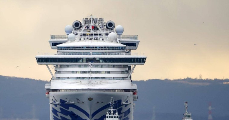 Қытайда короновирустан қайтыс болғандар саны 900 адамнан асты