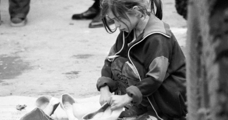 Жоғалып кеткен бүлдіршін қалада қайыр сұраған: Қосшыда мас тұрғын қызын танысының үйінде ұмытып кеткен