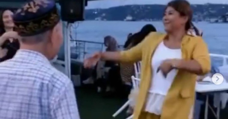 85 жастағы ақсақалмен билеген әнші Шахизада желіні жарды (видео)