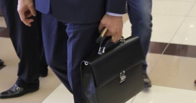 Ұялы телефондары сөндірулі: Депутаттар демалысы қалай өтуде?