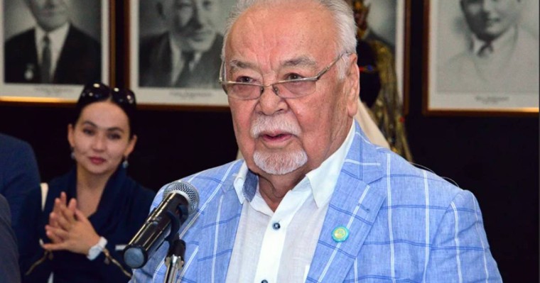 "Есікті іліп алып, айқайладым": Асанәлі Әшімов екі ұлының өлімінен соң қандай күй кешкенін айтты