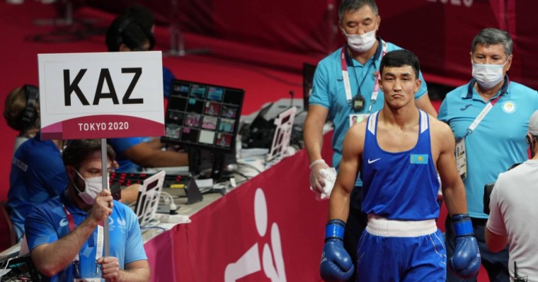 Әбілхан Аманқұл өзбек боксшысын нокдаунға түсіріп, ширек финалға шықты