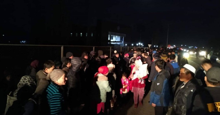 Қырғызстанда шекараға жақын аумаққа шамамен 200 адам жиналды