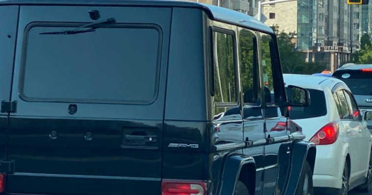 Нұр-Сұлтанда 666 нөмірлі Gelandewagen жүргізушісі  жол ережесін өрескел бұзды (ВИДЕО)