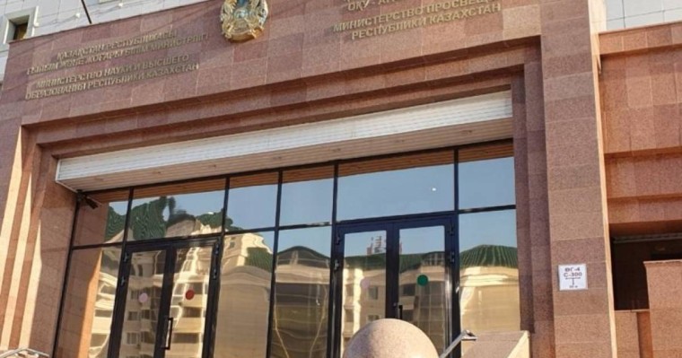 Қазақстандық ата-аналар Оқу-ағарту министрлігін сотқа берді
