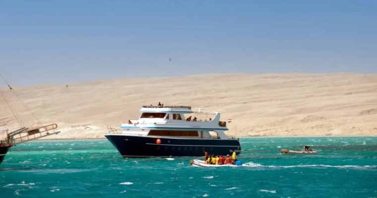 Мысырда туристер мінген яхта суға батып, ондаған адам із-түзсіз жоғалып кетті