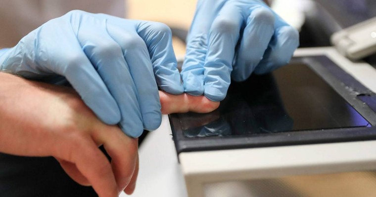 Қазақстанда азаматтардың саусақ іздерін тапсыруы міндетті болды