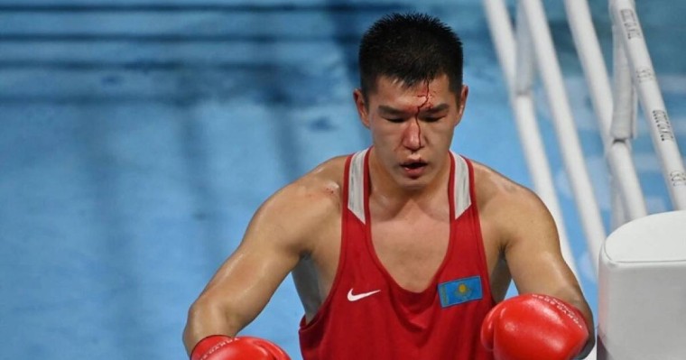 "Тырыстым, әлім жетпеді". Қазақстан алтын күткен боксшылар жеңіліп қалды