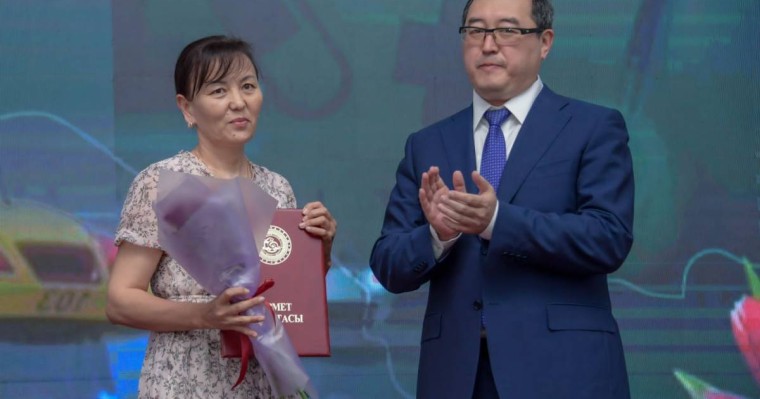 Үздік медицина қызметкерлері марапатталды