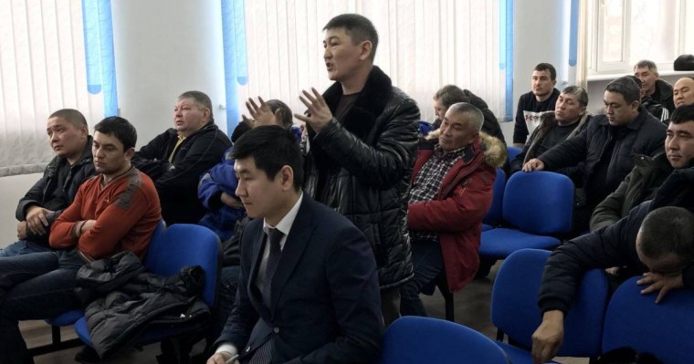 Қарағандыда жедел жәрдем жүргізушілері жалақы өсіруді талап етті