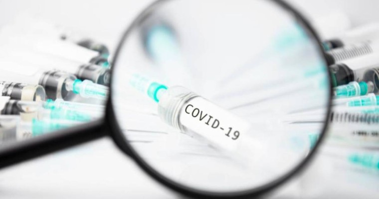 Вакцина алған және алмаған пациенттер арасындағы рентген айырмашылық көрсетілді