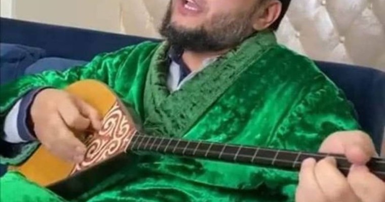 Айгүл Орынбек: "Айнұрға жыр айтуға шамаң келіп, билікке дат айтуға қорықтың ба?"