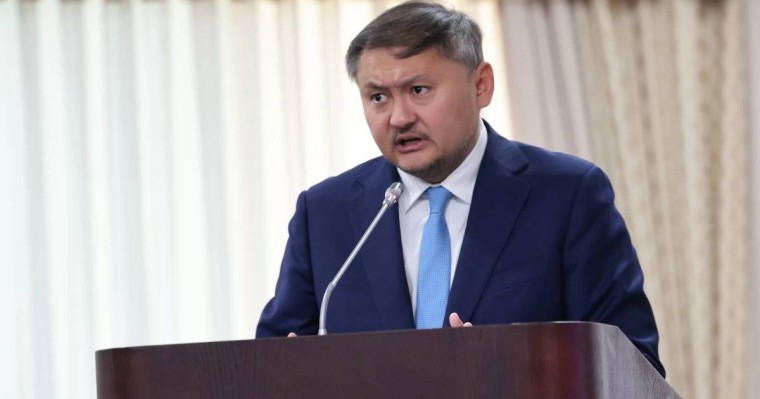 "Арызбен келіспеймін": Ғылым министрі Саясат Нұрбек грантсыз қалғаны үшін өзін сотқа берген түлектер жөнінде айтты