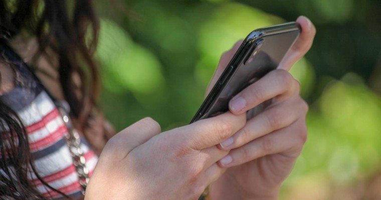 "SMS-ке ия деп жауап бересіз": кімдер өтініш бермесе де 42 500 теңге алады