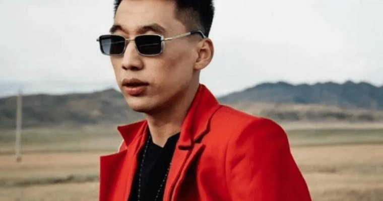 Әнші Kalifarniya Америкада концерт бермек