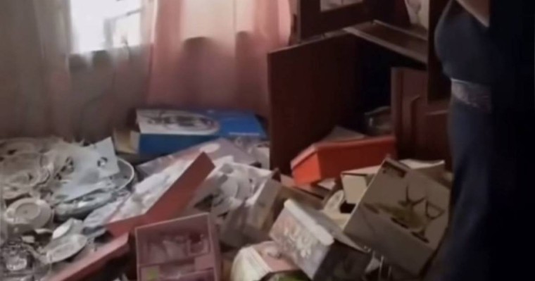 Желіде келіннің артынан келген ыдыстарды сындырып жатқан ененің видеосы тарады(Видео)